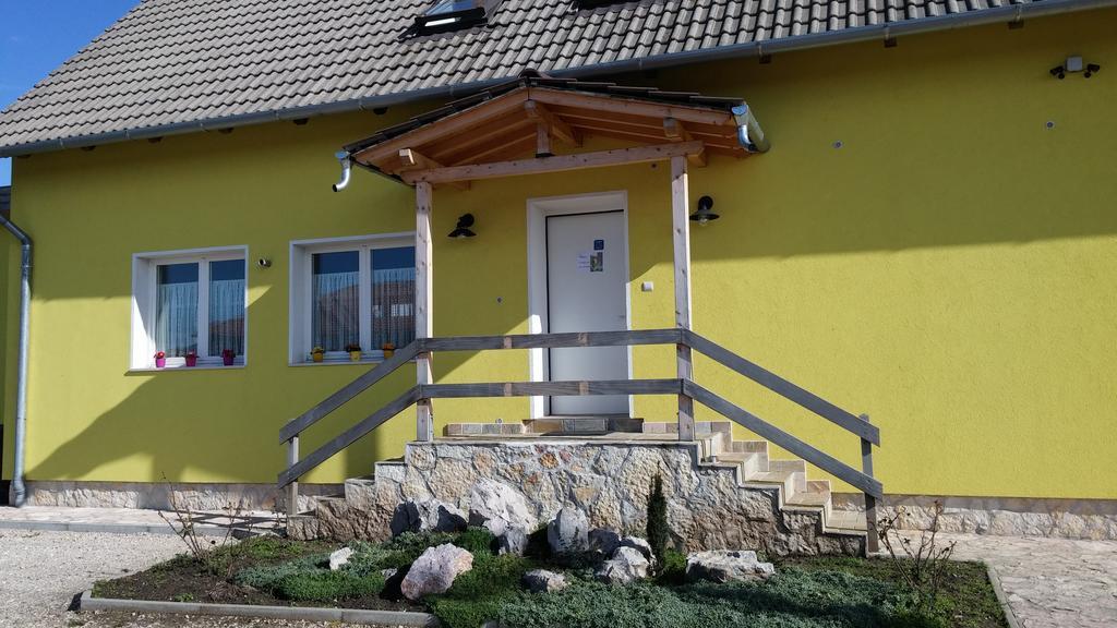 Hunters House Kft Bed And Breakfast Toltestava Exterior foto